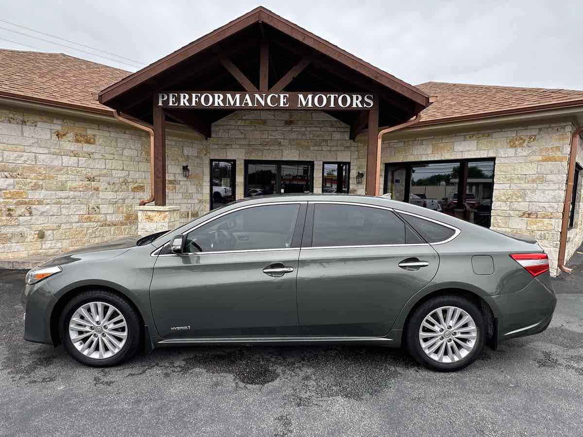 Used 2013 Toyota Avalon Limited FWD image 2