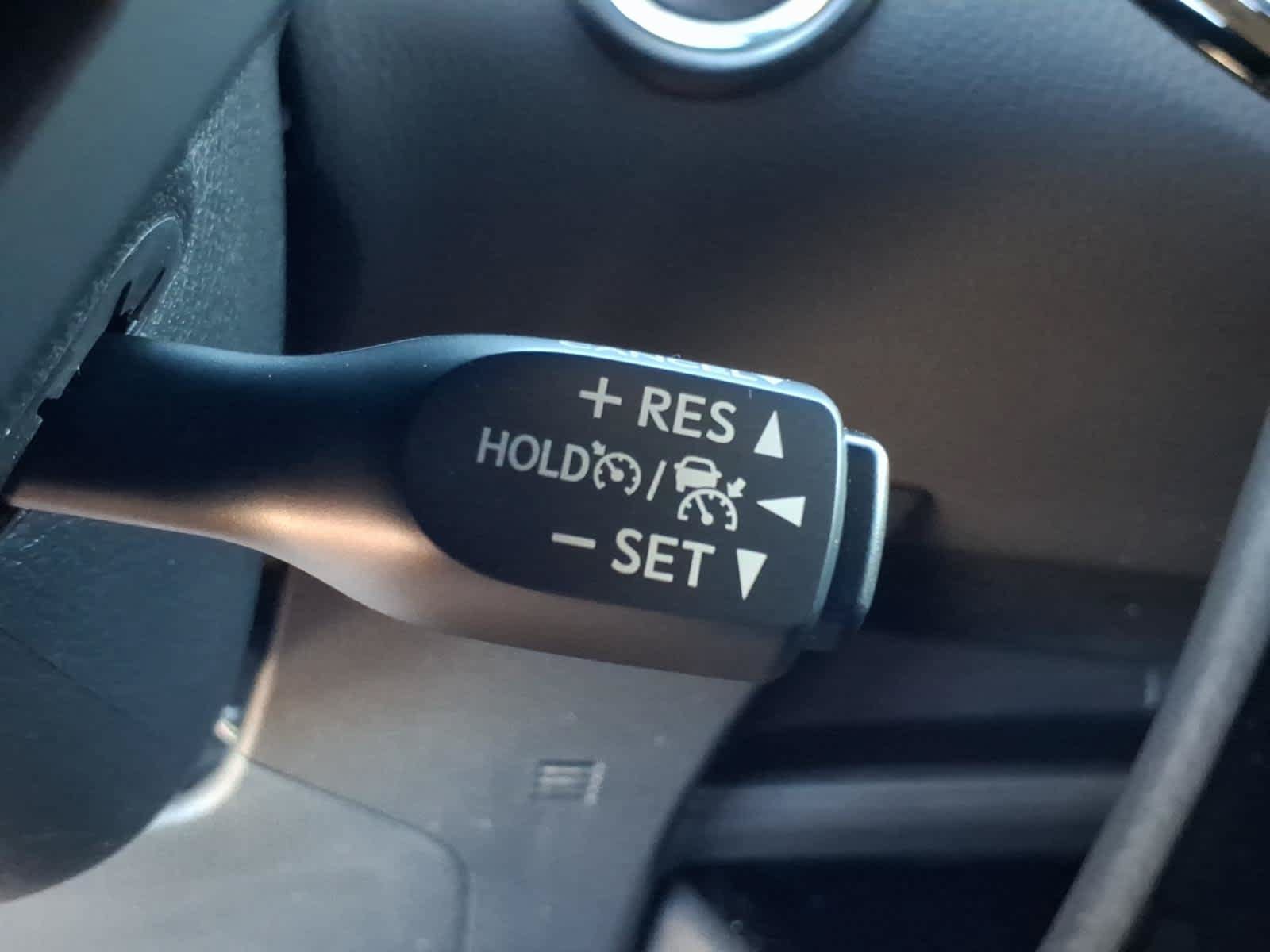 Used 2022 Toyota C-HR Limited FWD image 40