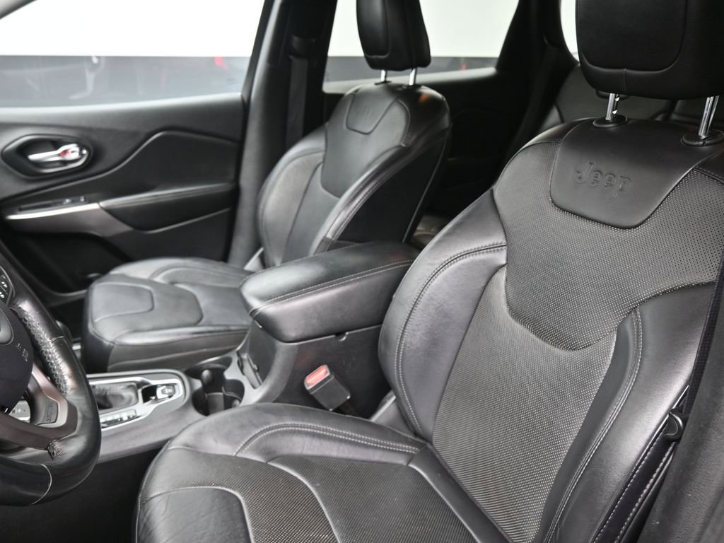 Used 2019 Jeep Cherokee Limited w/ Luxury Group AWD/4WD image 33