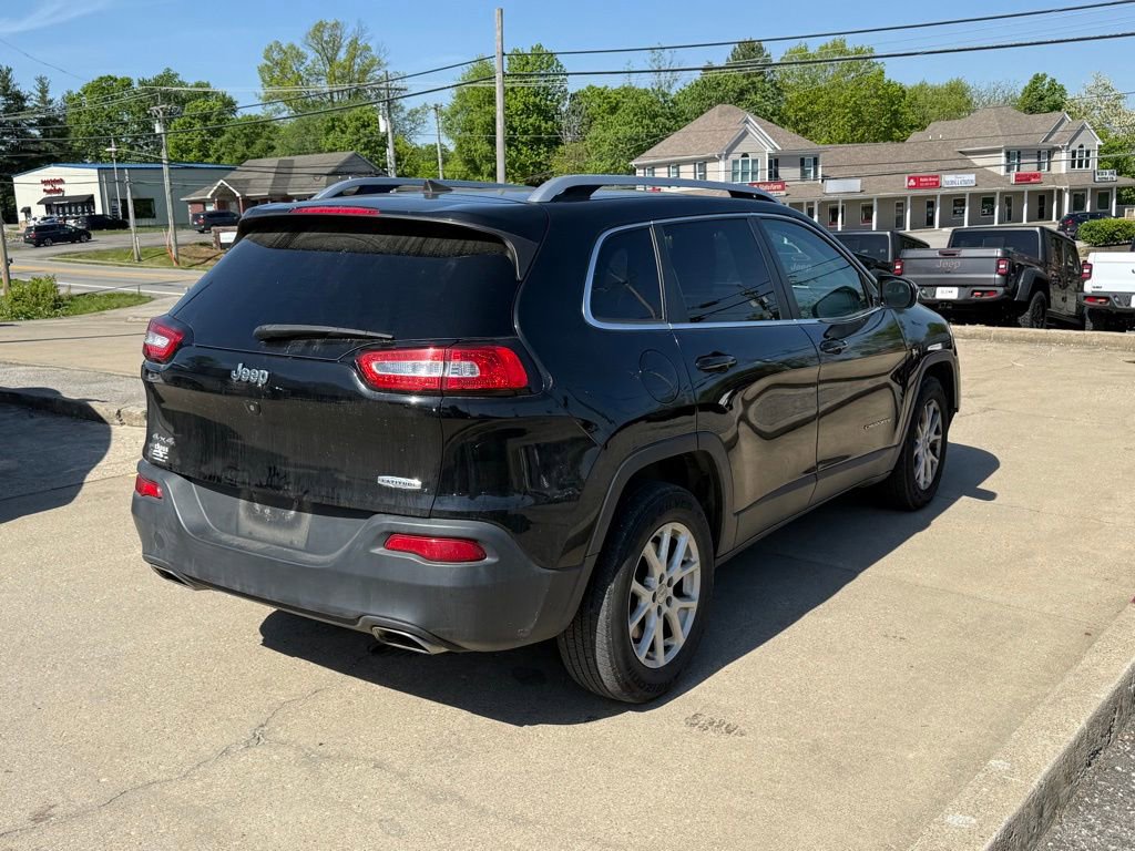 Used 2018 Jeep Cherokee Latitude Plus AWD/4WD image 6
