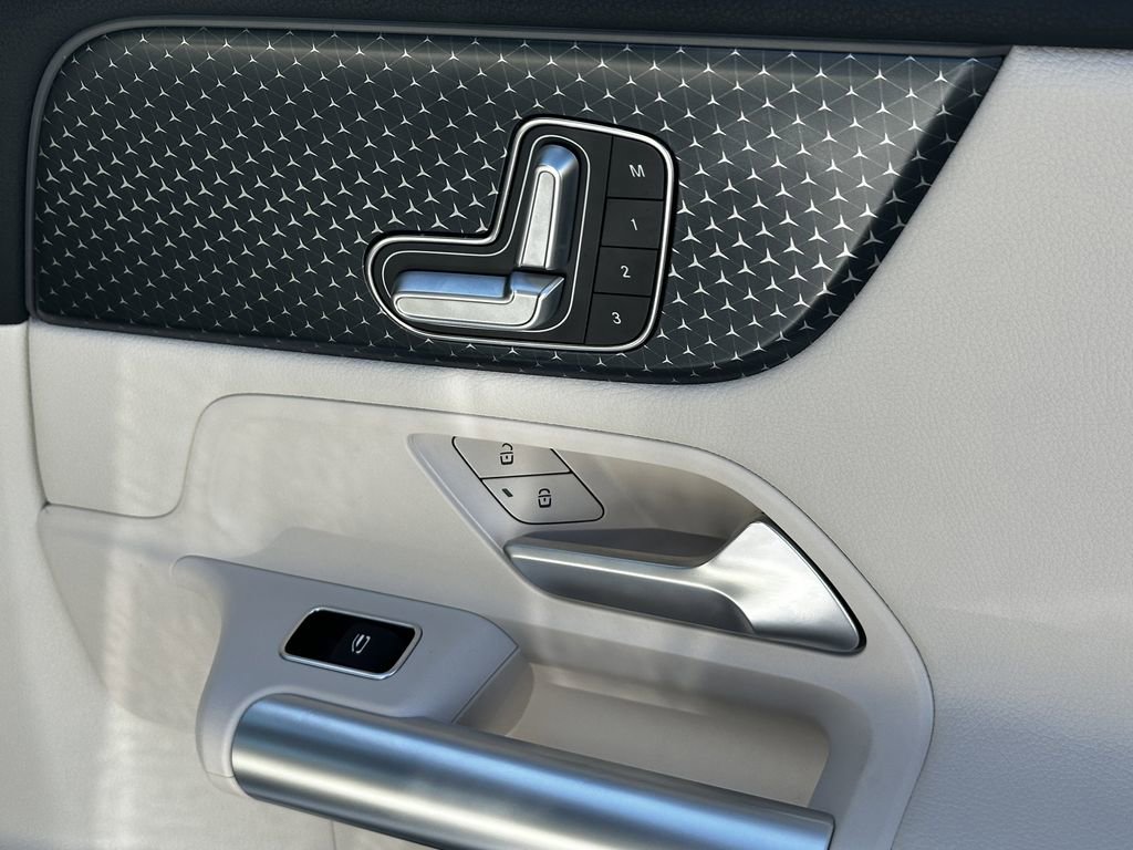 Certified 2025 Mercedes-Benz GLA 250 image 16
