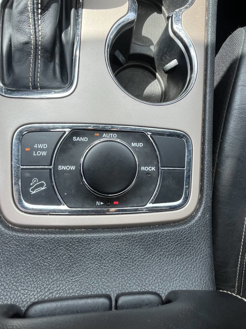 Used 2017 Jeep Grand Cherokee Limited image 16