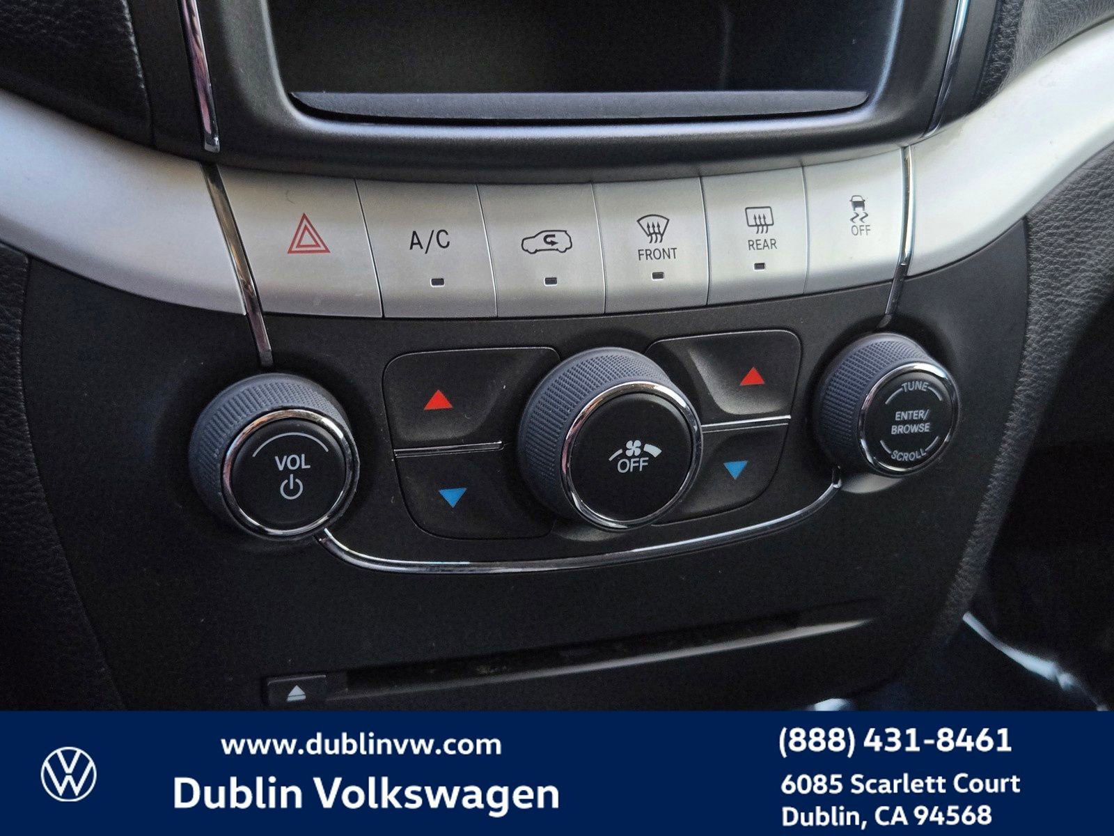 Used 2018 Dodge Journey SE image 19