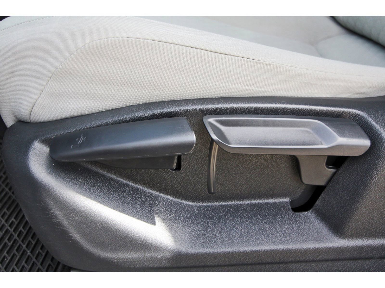 Used 2018 Volkswagen Tiguan S FWD image 28