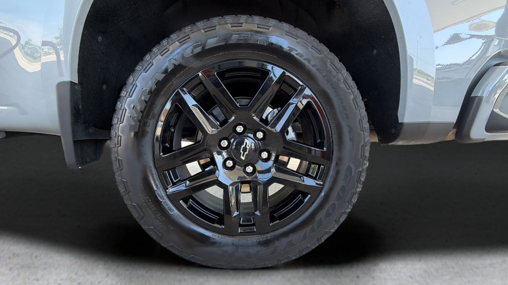 Used 2025 Chevrolet Silverado 1500 RST AWD/4WD image 26