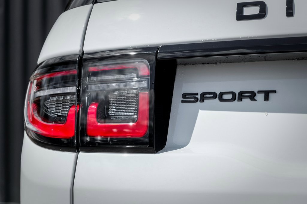 New 2025 Land Rover Discovery Sport Dynamic SE image 8