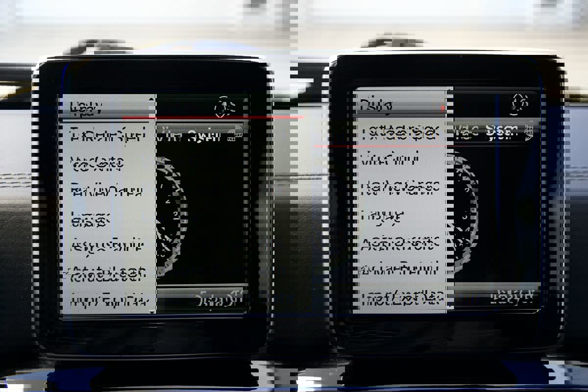 Used 2015 Mercedes-Benz G 63 AMG 4MATIC w/ PA6 Package image 26