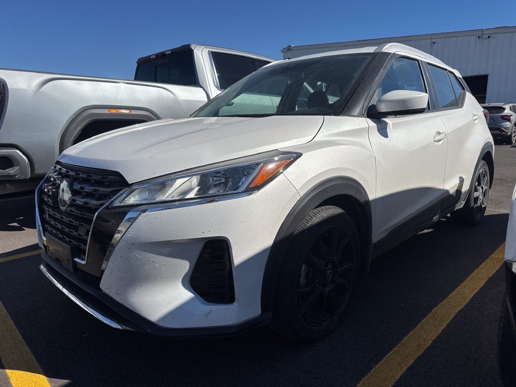 Used 2024 Nissan Kicks SV FWD image 1