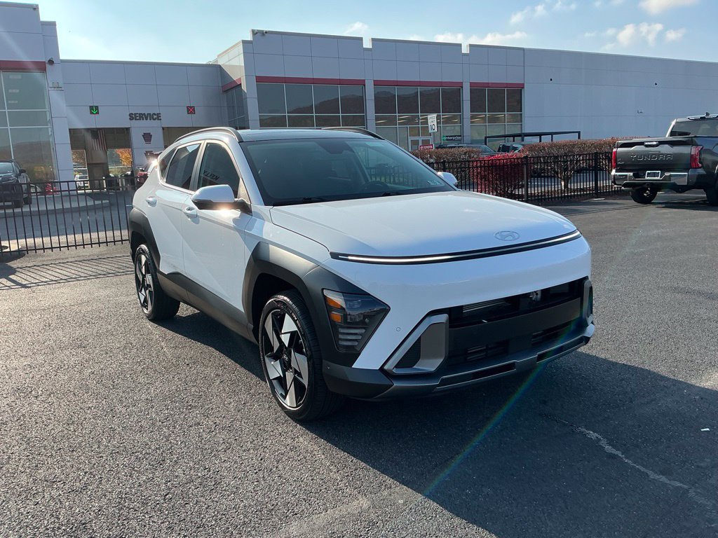 Certified 2025 Hyundai Kona Limited AWD/4WD image 3