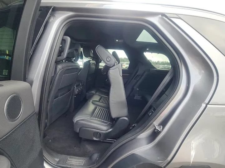 Used 2020 Land Rover Discovery HSE AWD/4WD image 7