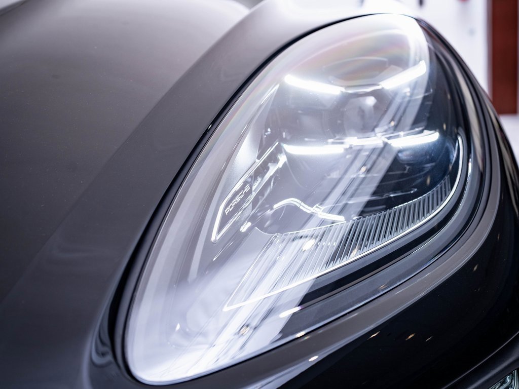 Certified 2025 Porsche Macan image 15