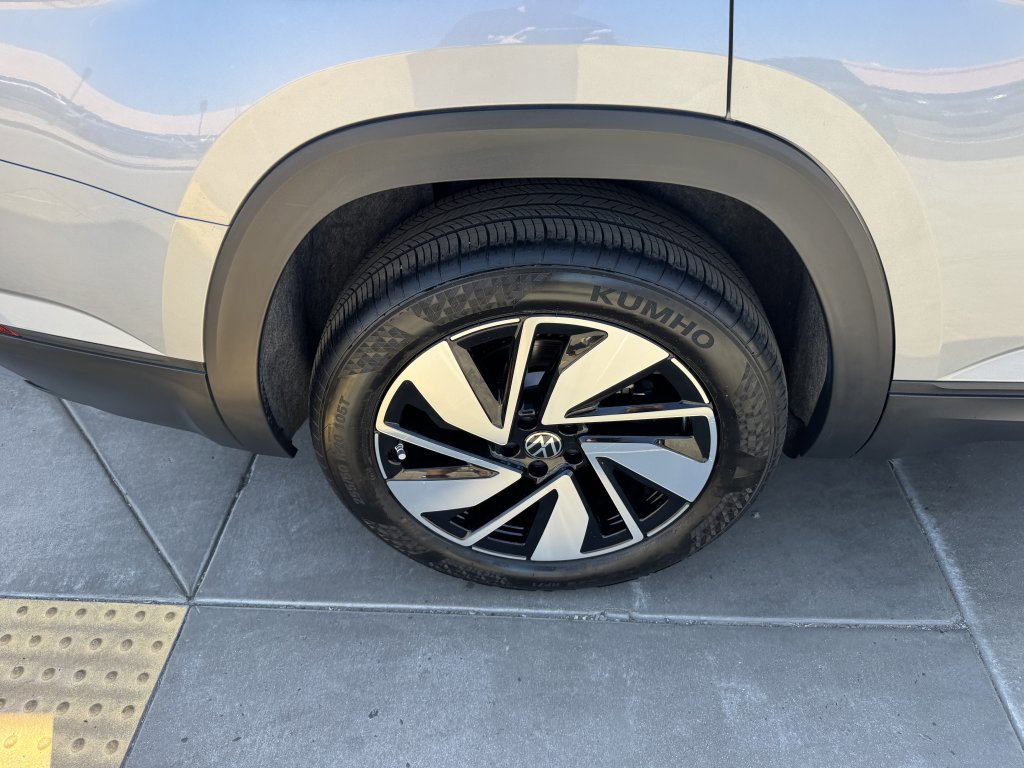 Used 2024 Volkswagen Atlas SE w/ Panoramic Sunroof Package image 15