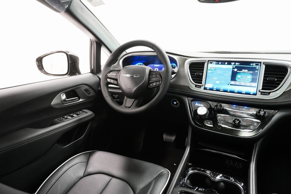 Used 2024 Chrysler Pacifica Limited w/ S Appearance Package image 21