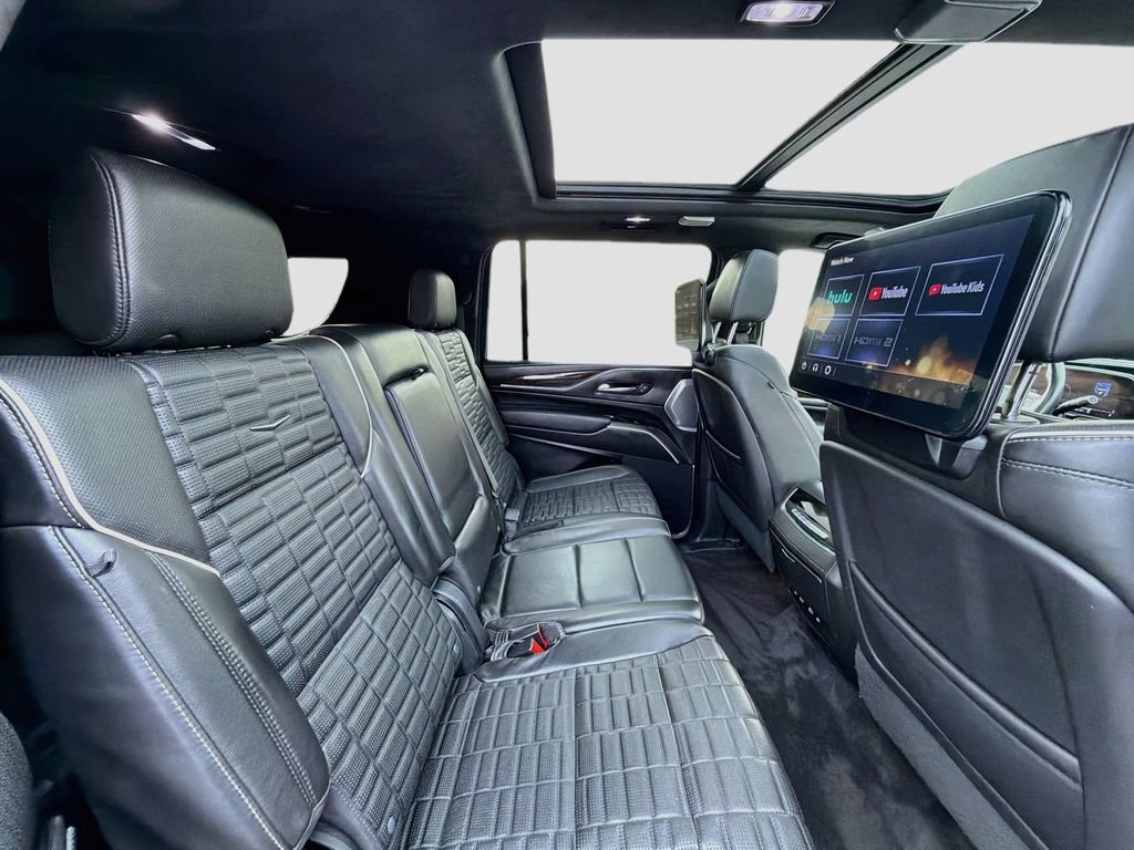 Used 2023 Cadillac Escalade ESV Sport Platinum w/ LPO, ONYX Package AWD/4WD image 31