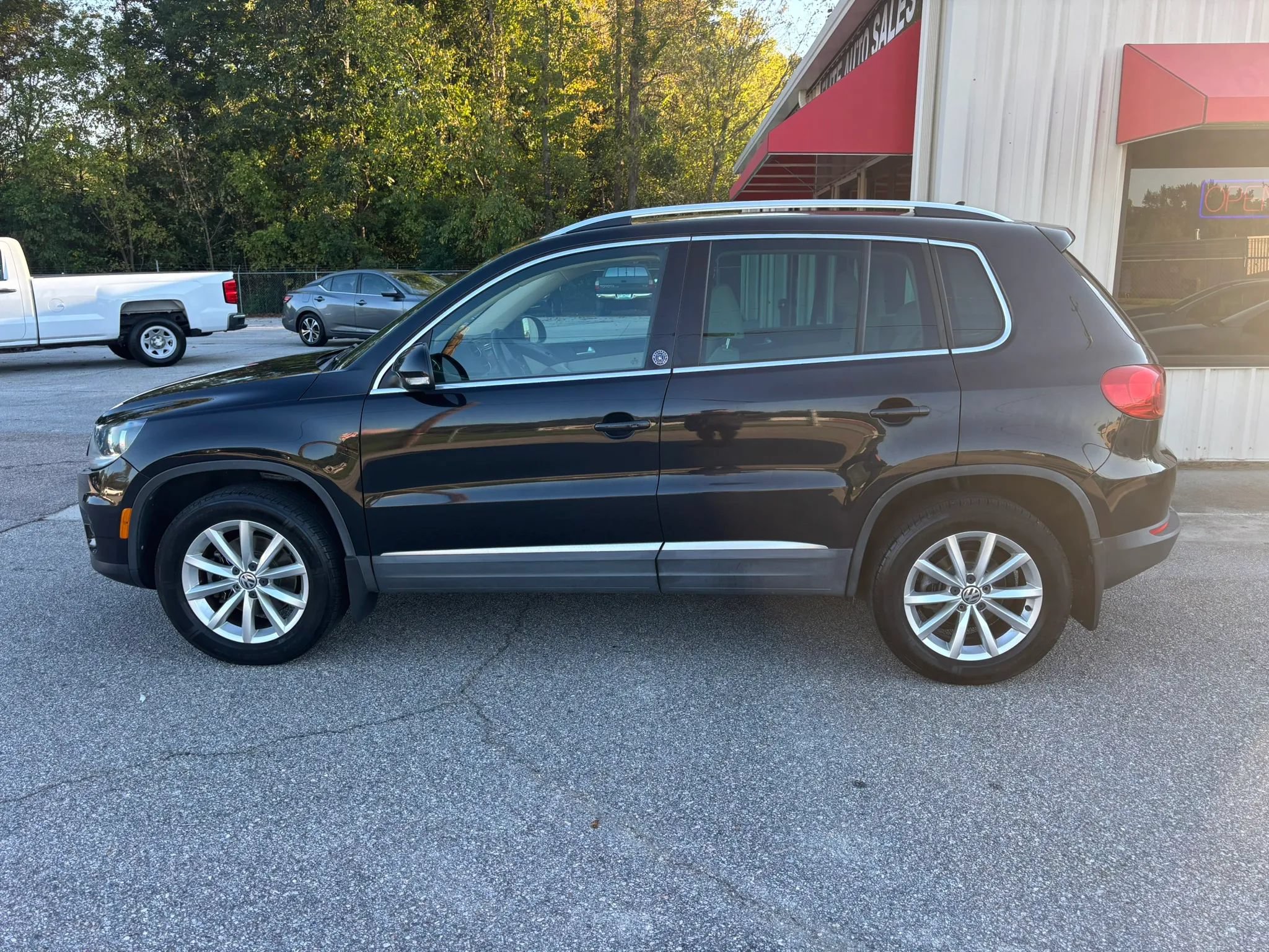Used 2017 Volkswagen Tiguan Wolfsburg Edition AWD/4WD image 8