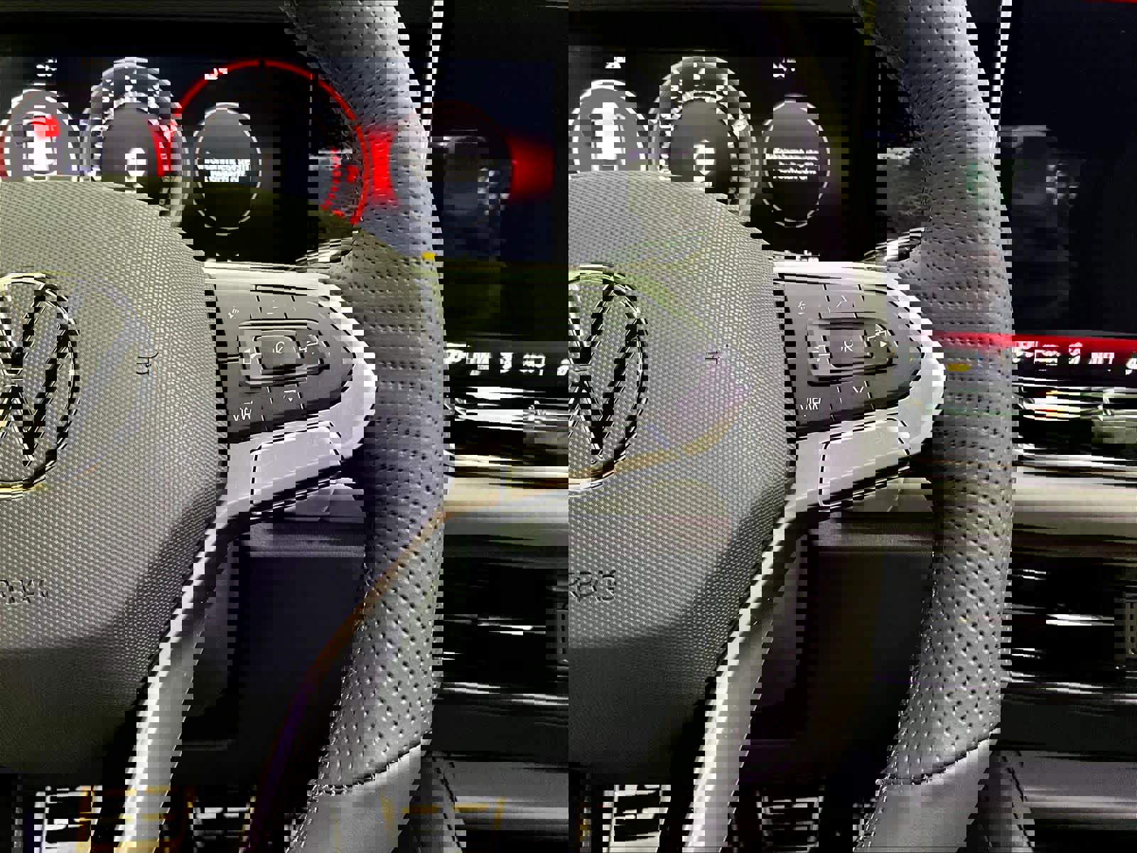 New 2026 Volkswagen Tiguan SE R-Line image 18