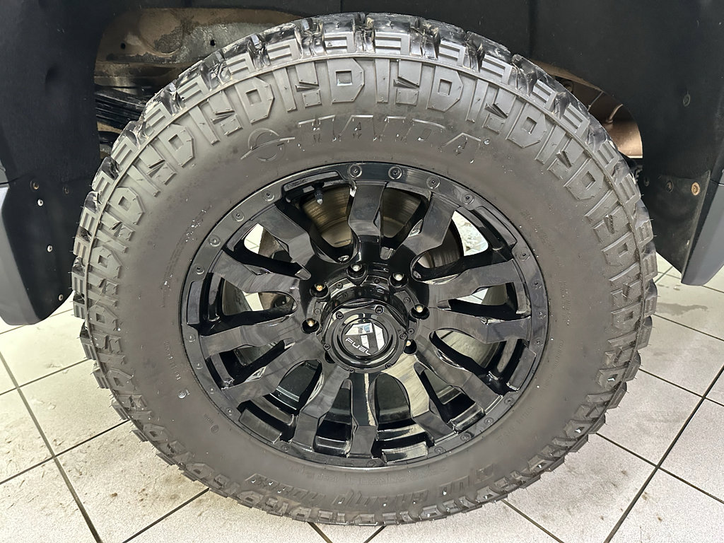Used 2024 GMC Sierra 2500 AT4 w/ AT4 Premium Plus Package AWD/4WD image 18
