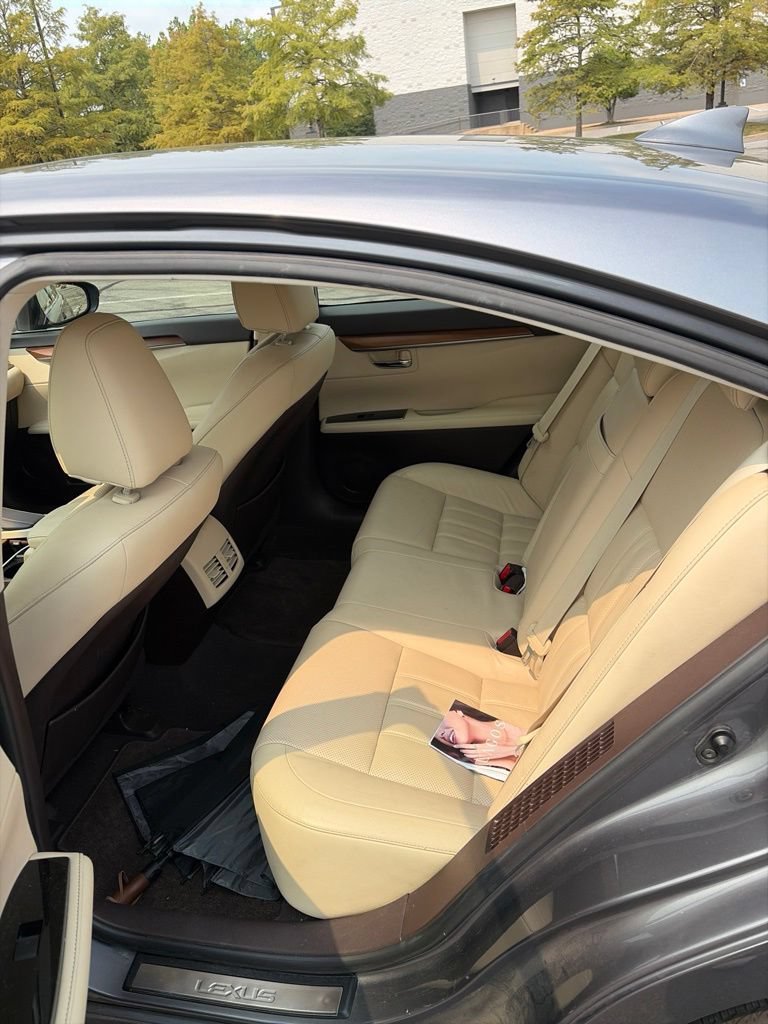 Used 2016 Lexus ES 300h w/ Luxury Package w/Wood Trim FWD image 7