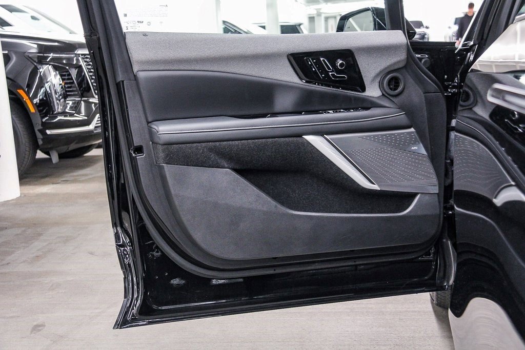 Certified 2025 Cadillac Optiq Luxury 1