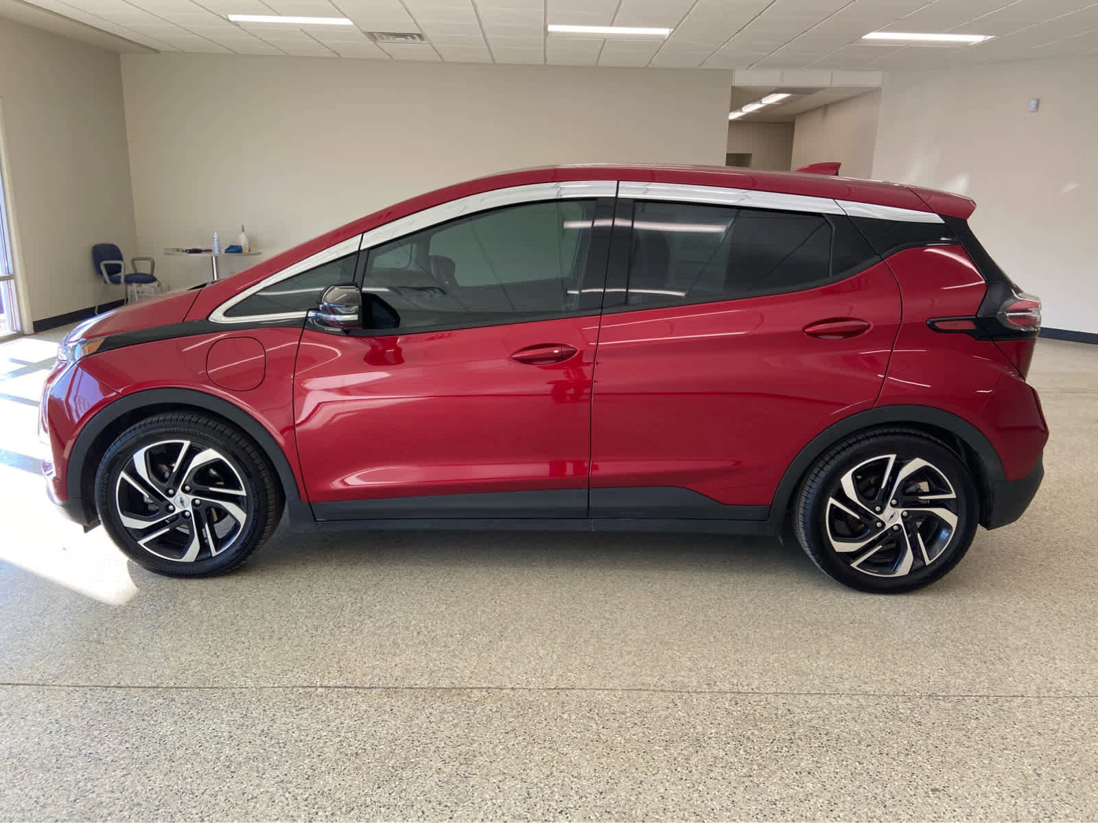 Used 2023 Chevrolet Bolt LT w/ Infotainment Package image 9