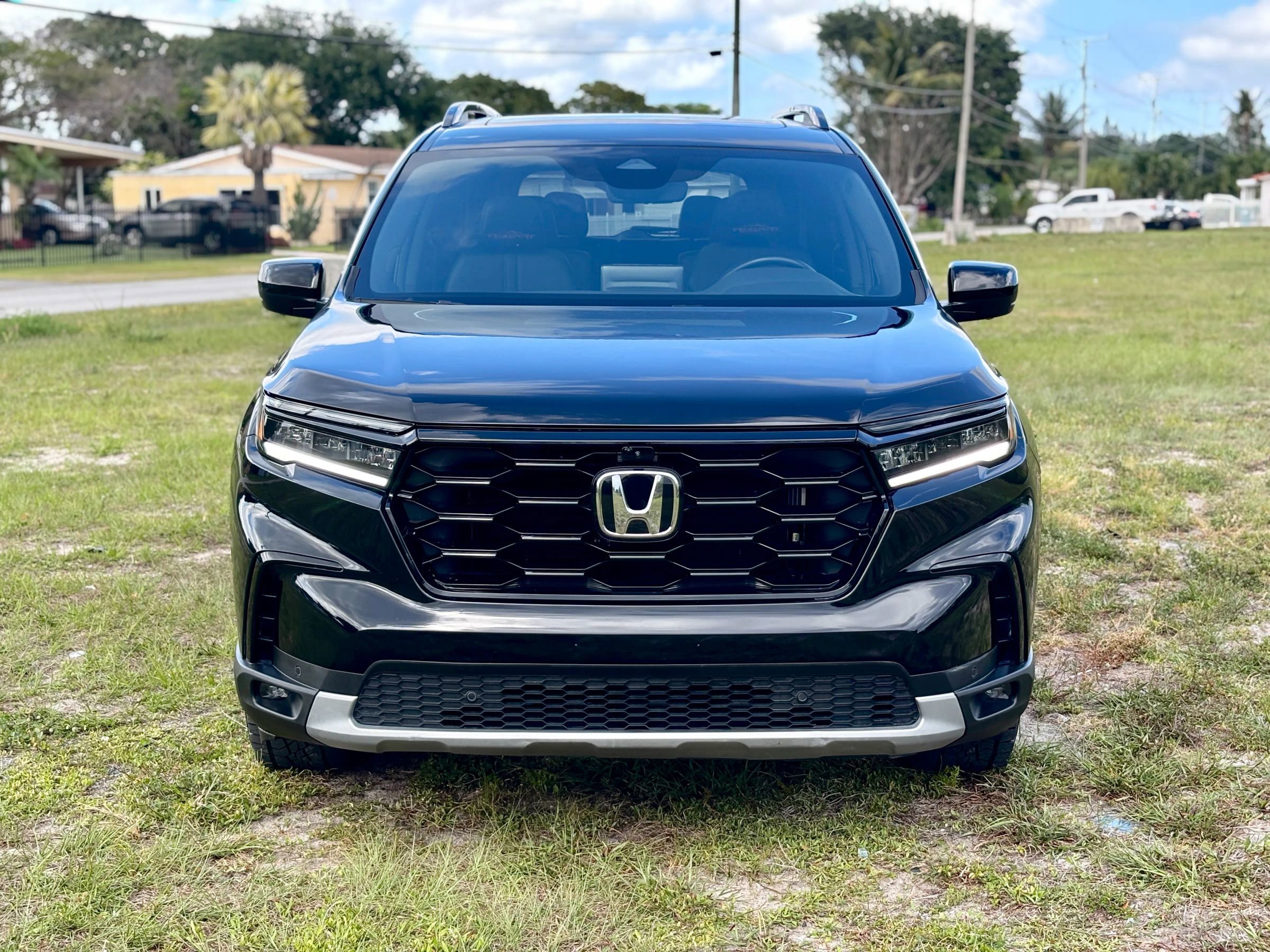Used 2025 Honda Pilot TrailSport image 2