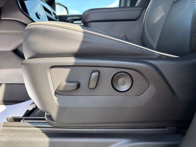 Used 2025 GMC Yukon XL Elevation AWD/4WD image 17