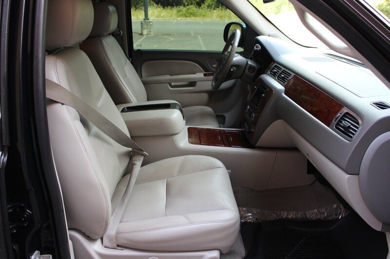 Used 2010 Chevrolet Tahoe LTZ AWD/4WD image 18