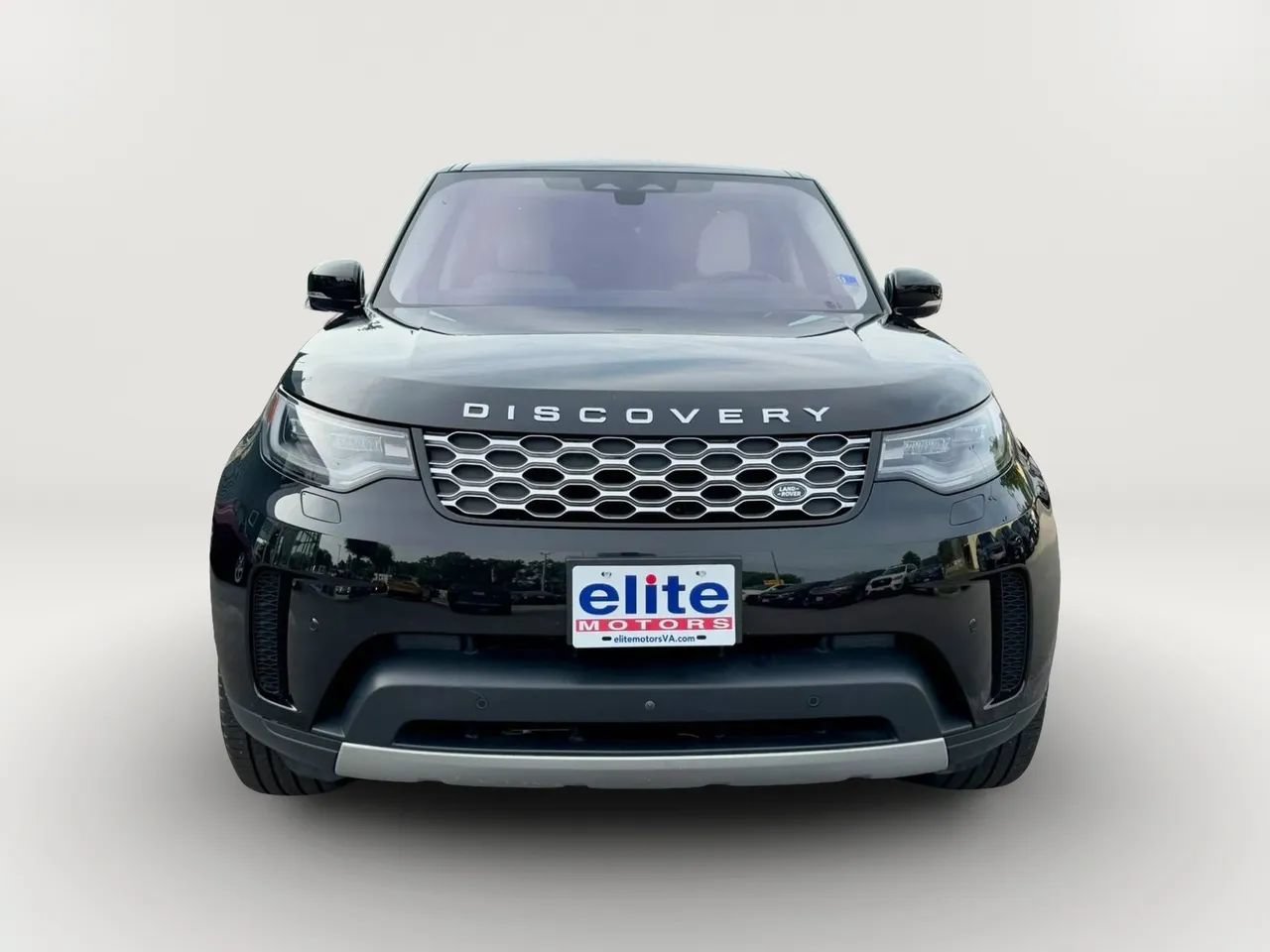 Used 2023 Land Rover Discovery S AWD/4WD image 2