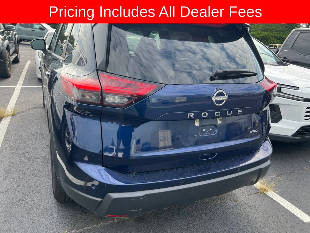 Used 2025 Nissan Rogue SV AWD/4WD image 4