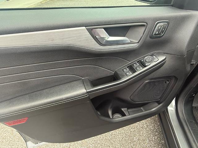 Certified 2024 Ford Escape SE w/ PHEV Premium Package image 5