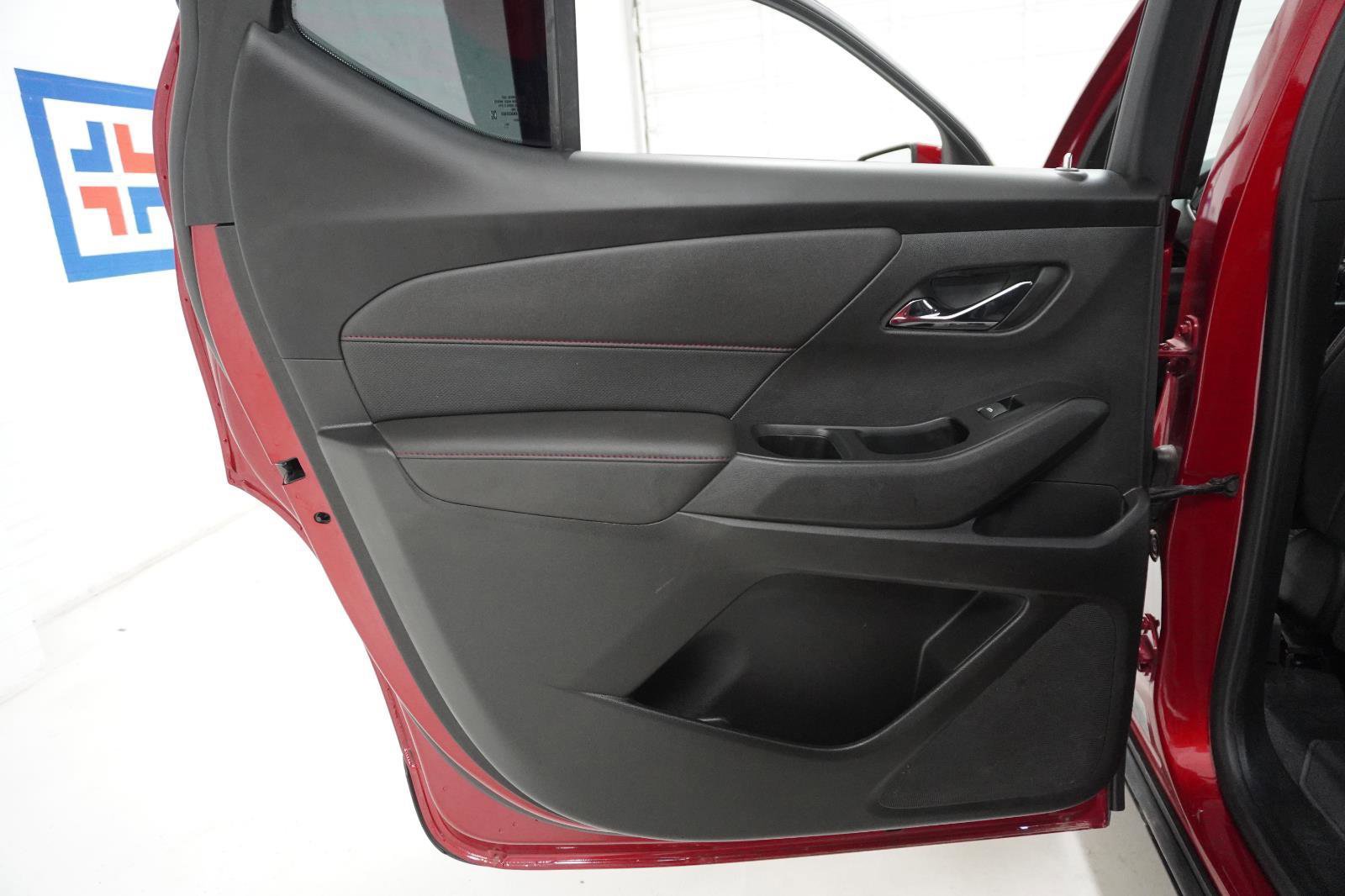 Used 2023 Chevrolet Traverse RS image 38