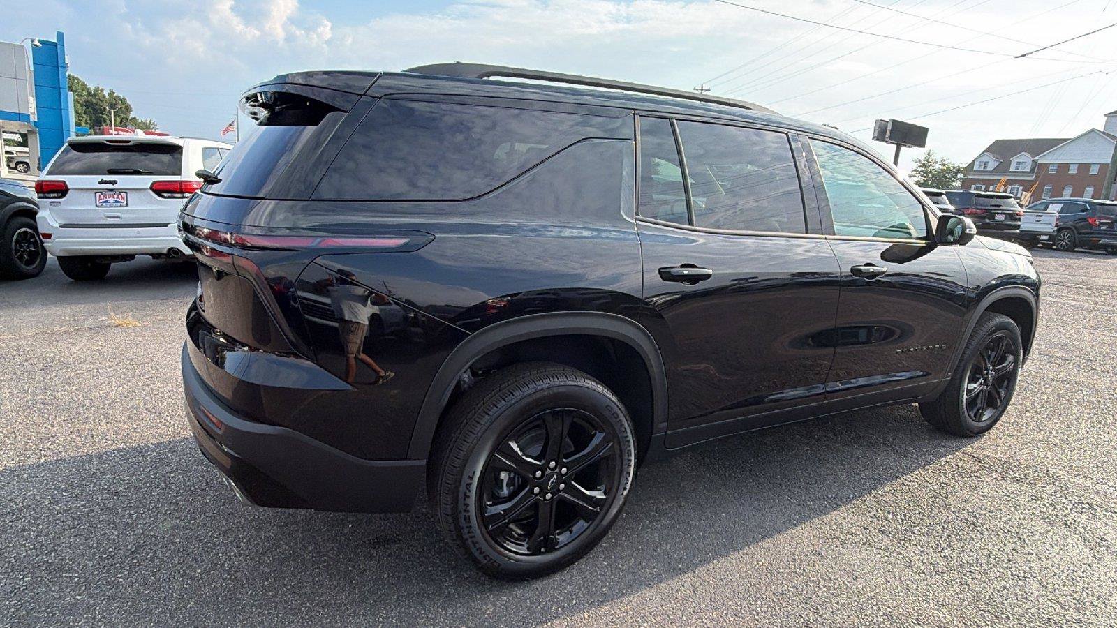New 2027 Chevrolet Traverse LT w/ Midnight/Sport Edition FWD image 8