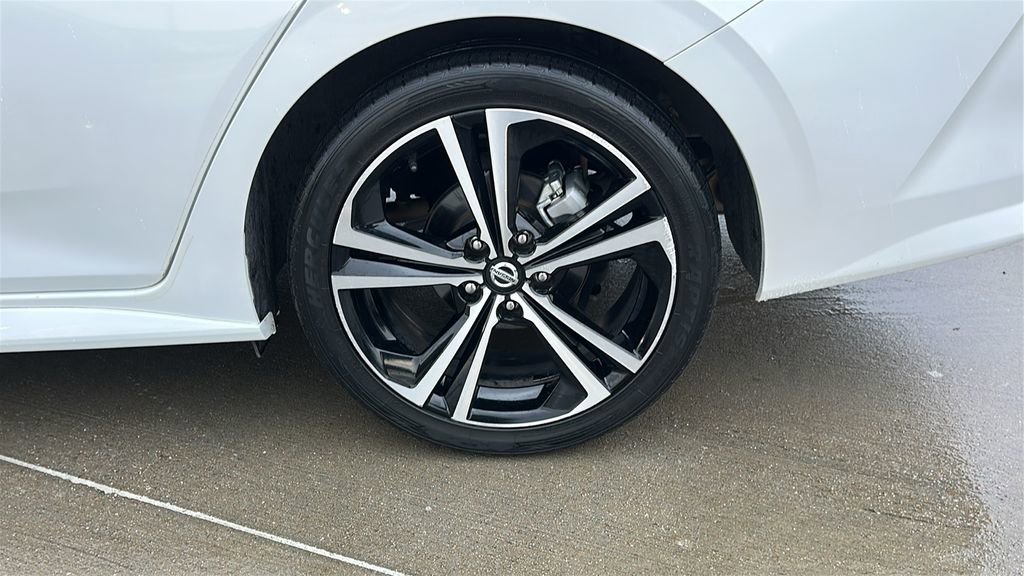 Used 2021 Nissan Sentra SR FWD image 17