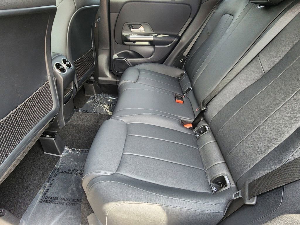 Used 2025 Mercedes-Benz GLA 250 4MATIC image 17