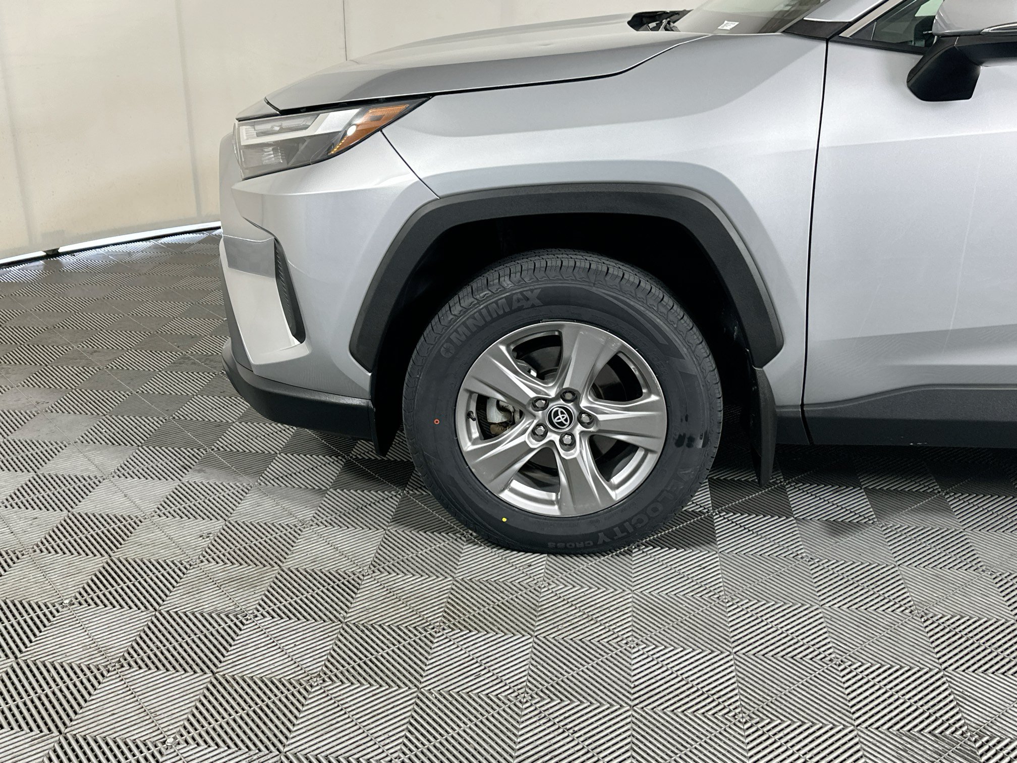 Used 2024 Toyota RAV4 XLE FWD image 11
