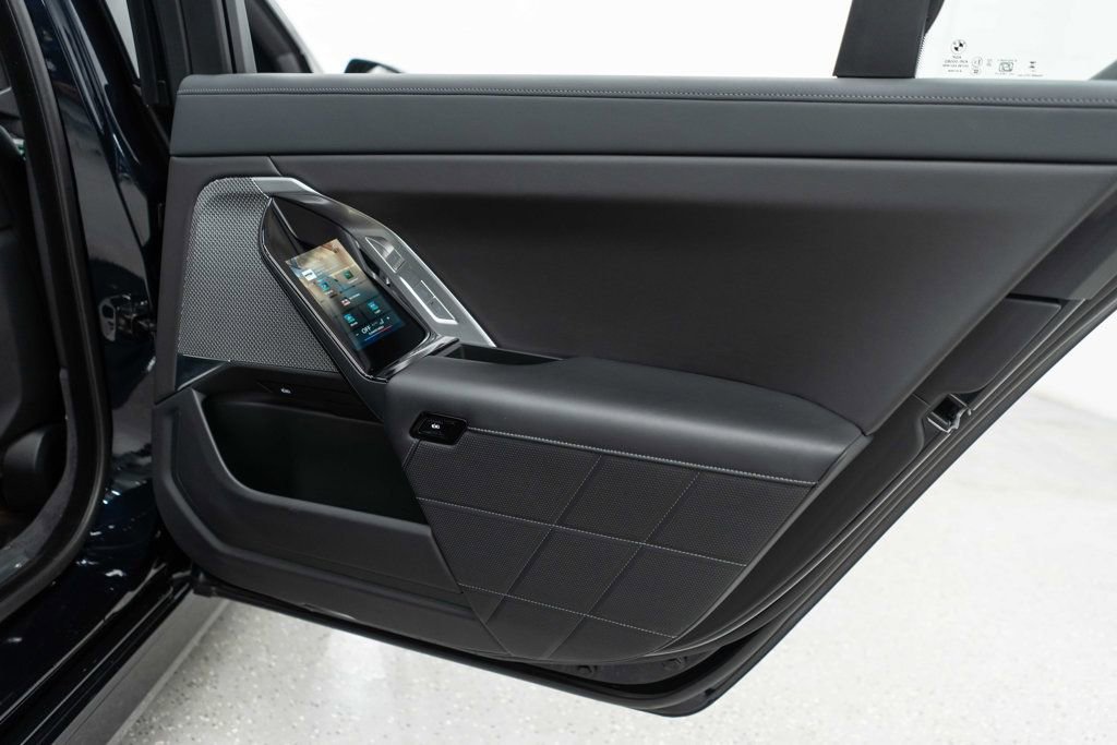 Used 2024 BMW 740i xDrive image 32