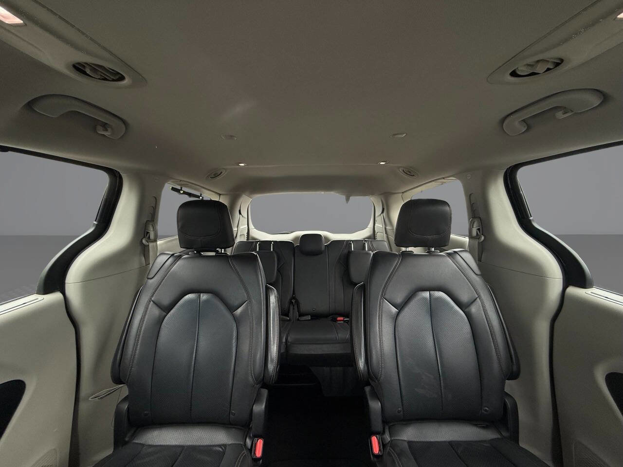 Used 2020 Chrysler Pacifica Touring-L FWD image 33