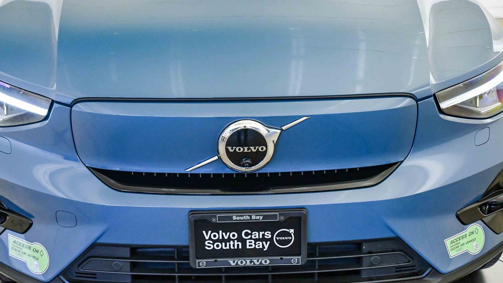 Certified 2023 Volvo C40 P8 Recharge Plus w/ Climate Package AWD/4WD image 8