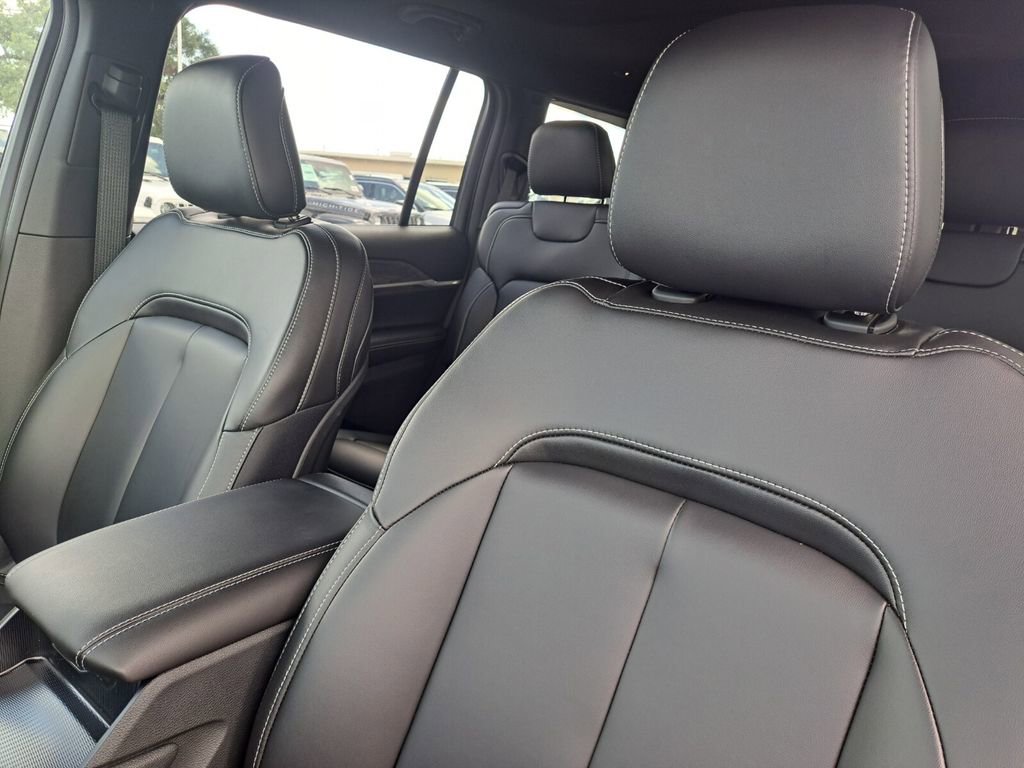 New 2025 Jeep Grand Cherokee L Limited w/ Black Appearance Package image 20