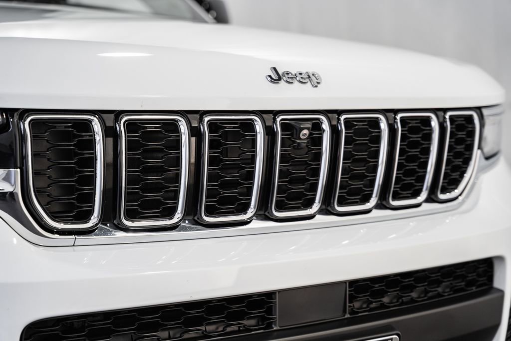Certified 2024 Jeep Grand Cherokee L Limited w/ Luxury Tech Group II image 11