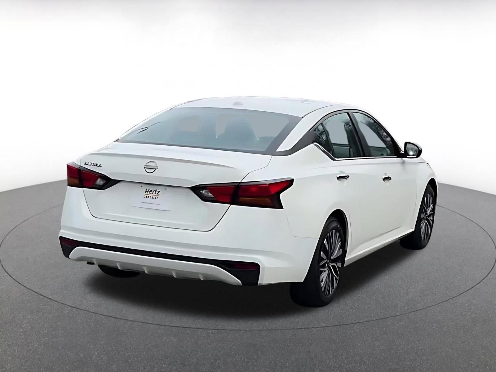 Used 2025 Nissan Altima 2.5 SV image 14