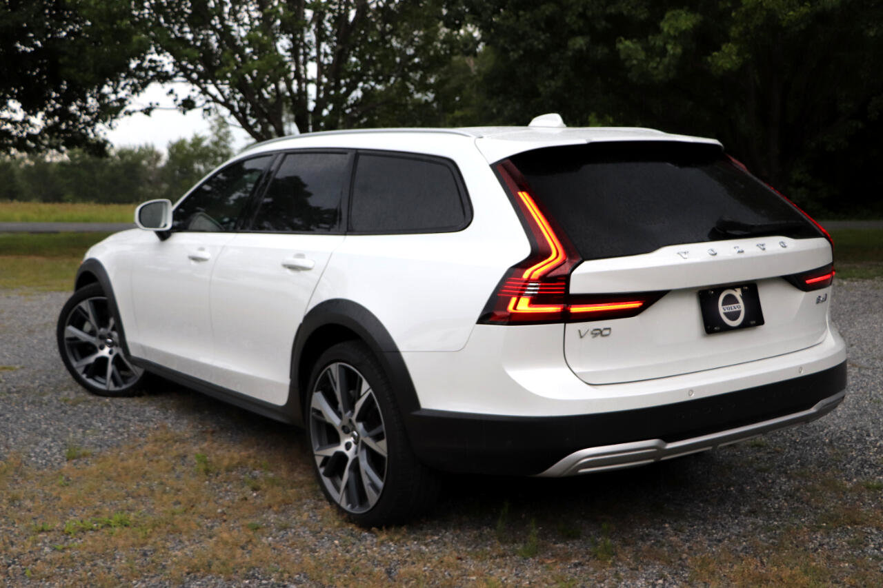 Used 2023 Volvo V90 B6 Cross Country Ultimate w/ Climate Package image 37