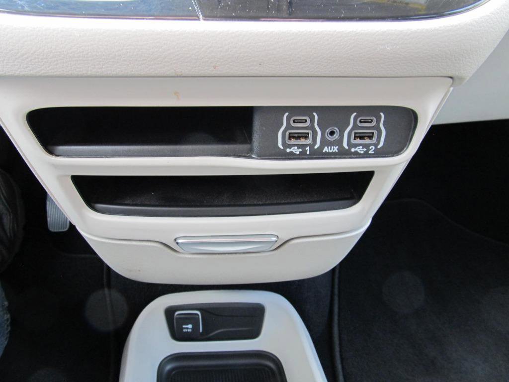 Used 2023 Chrysler Voyager LX image 70