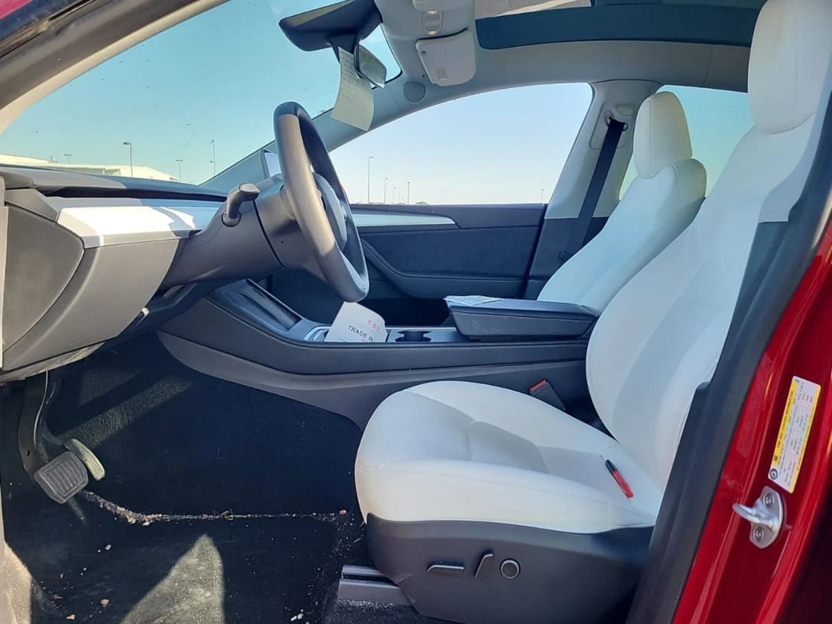 Used 2024 Tesla Model Y Long Range AWD/4WD image 2