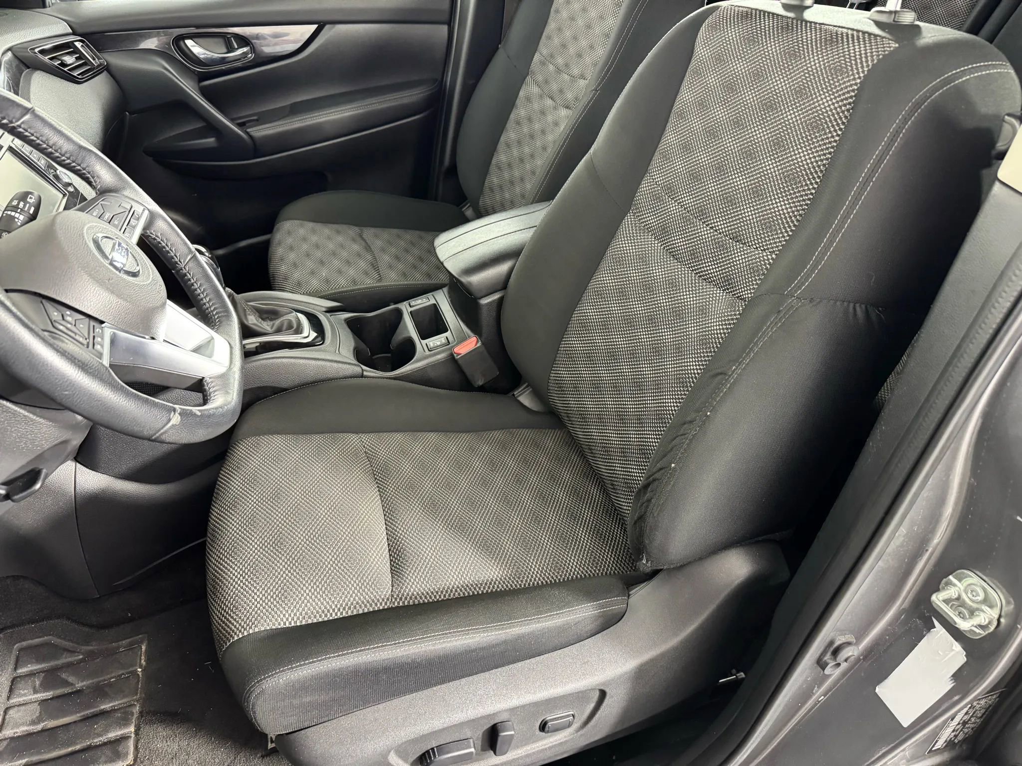 Used 2021 Nissan Rogue Sport SV image 32