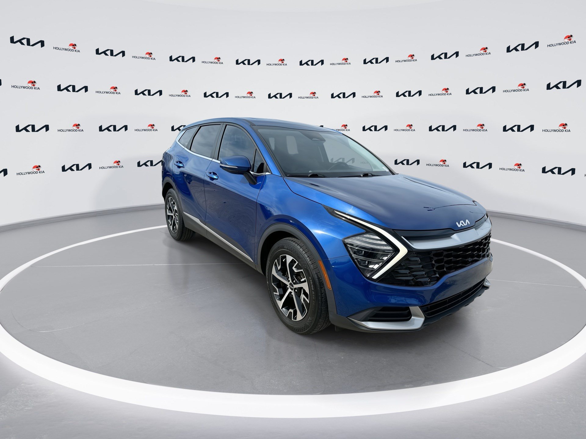 Used 2024 Kia Sportage EX FWD image 2