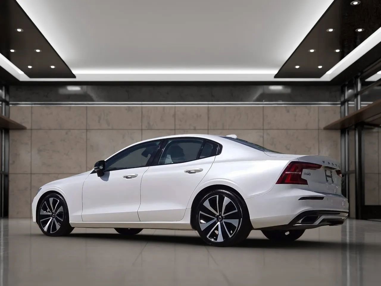 Used 2022 Volvo S60 B5 Momentum w/ Premium Package image 4