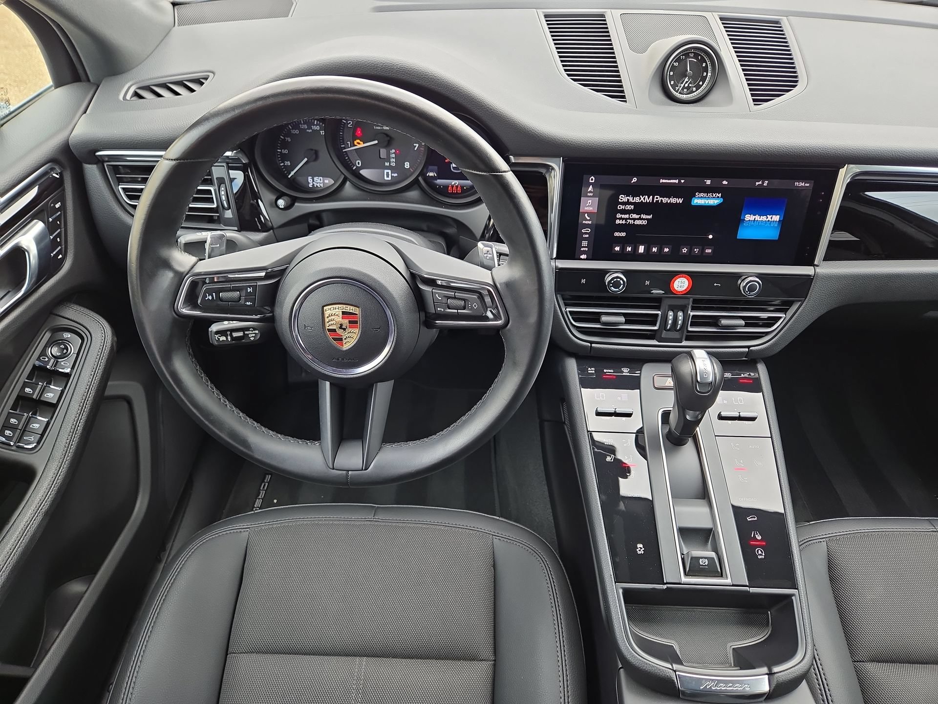 Used 2025 Porsche Macan AWD/4WD image 14