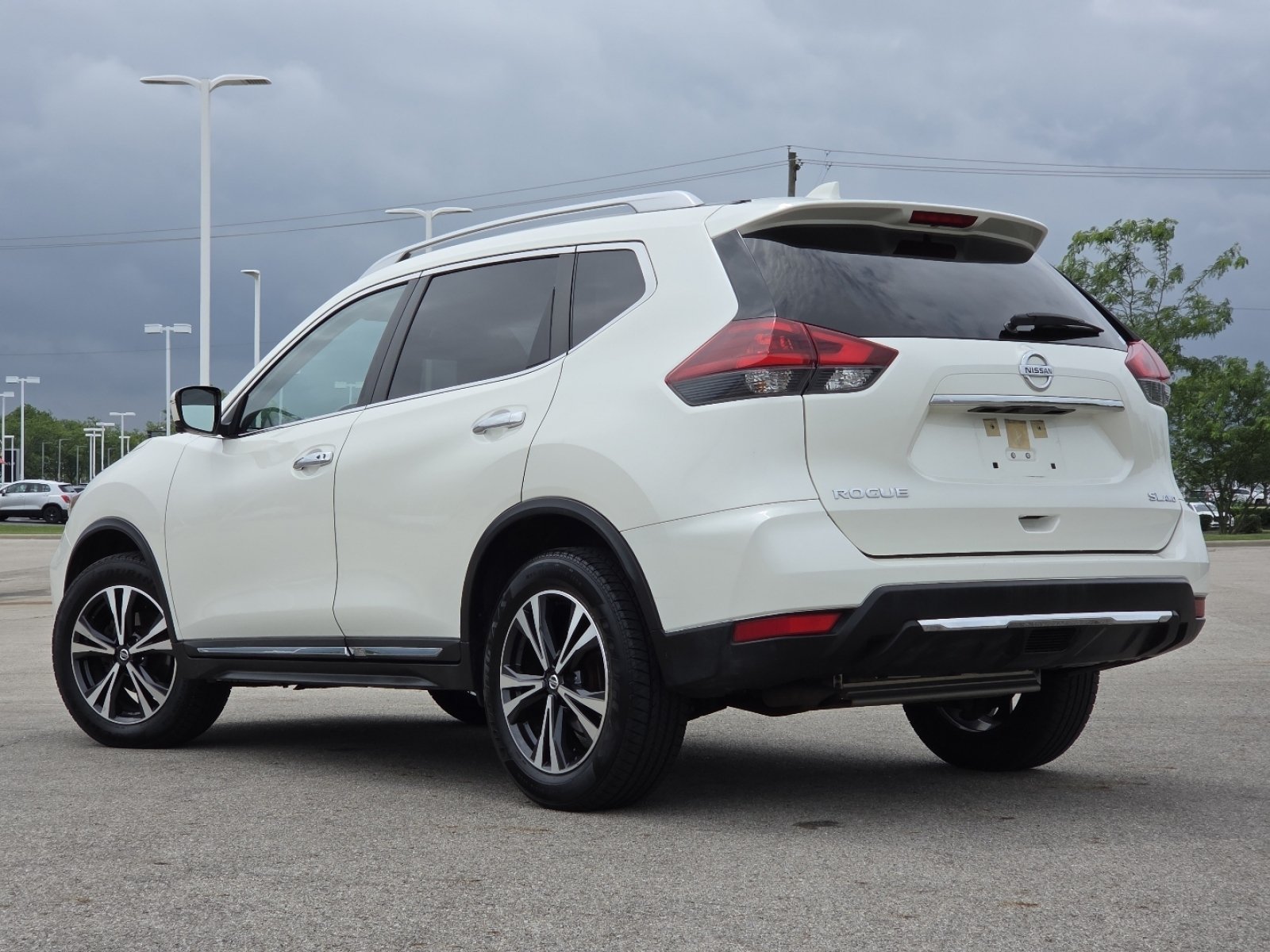 Used 2018 Nissan Rogue SL w/ Premium Package AWD/4WD image 16