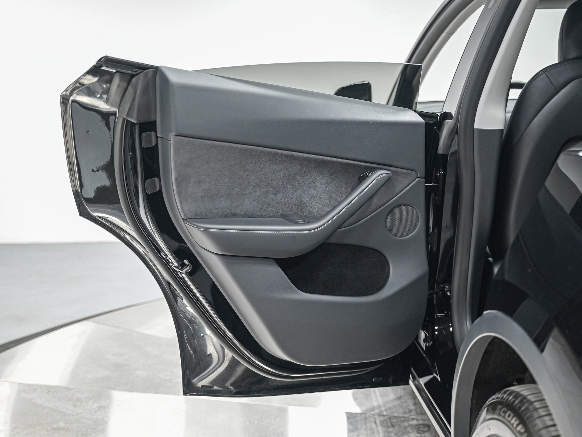 Used 2023 Tesla Model Y Long Range image 27